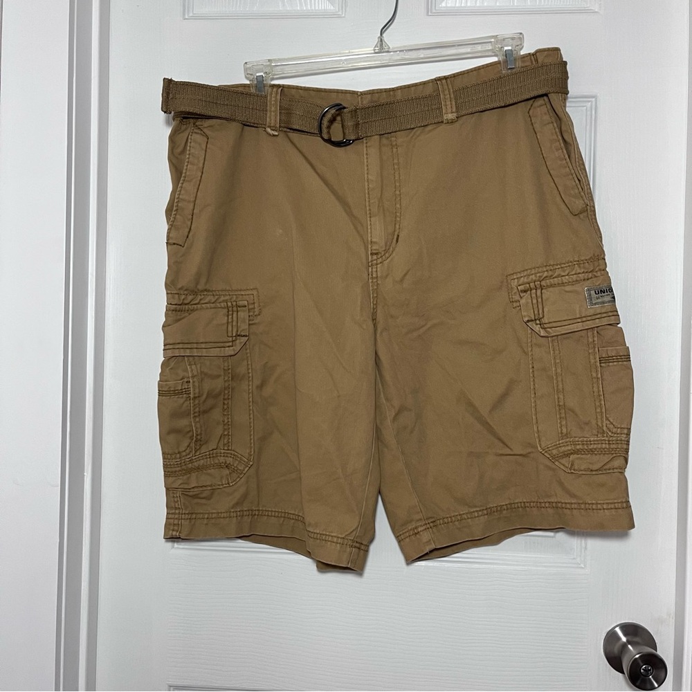 UNIONBAY Men's Golden Brown Cotton Cargo Shorts with Belt